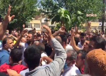 Adıyamanlı tütün üreticileri valiliğe yürüyüp yolu trafiğe kapattı