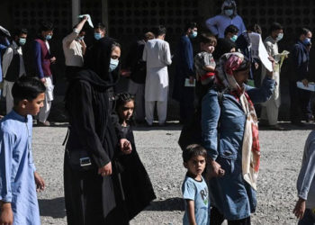 Afganistan'ın Kandahar eyaletinde, Taliban ile yaşanan çatışmalar nedeniyle 150 bin kişi evlerini terk etti