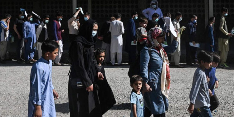 Afganistan'ın Kandahar eyaletinde, Taliban ile yaşanan çatışmalar nedeniyle 150 bin kişi evlerini terk etti