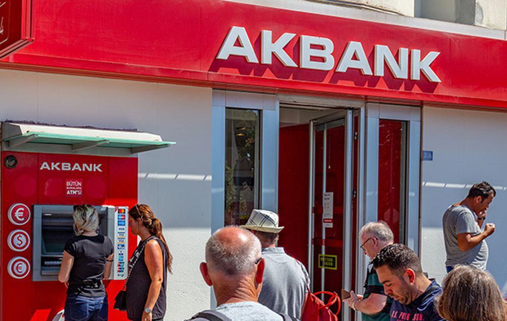 Akbank’ta sistem çöktü, 33 saattir işlem yapılamıyor