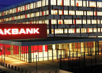 Akbank'ta yaşanan sistem arızası devam ediyor; müşteri borçlarının son ödemesi 1 gün ertelendi