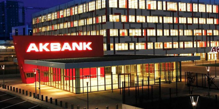 Akbank'ta yaşanan sistem arızası devam ediyor; müşteri borçlarının son ödemesi 1 gün ertelendi