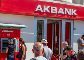 Akbank’ta sistem çöktü, 33 saattir işlem yapılamıyor