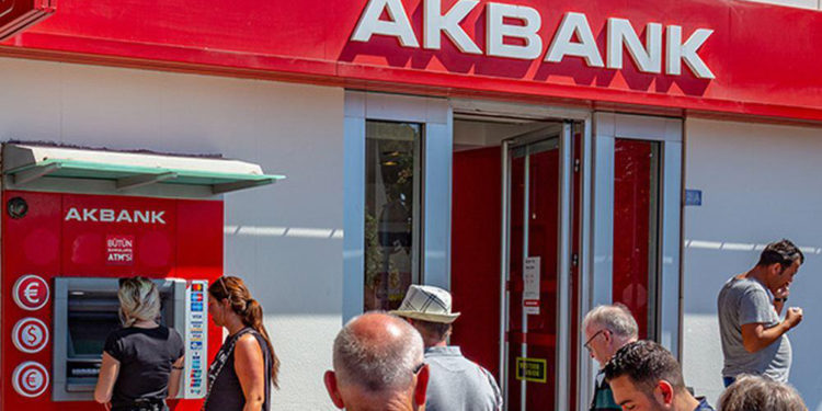 Akbank’ta sistem çöktü, 33 saattir işlem yapılamıyor
