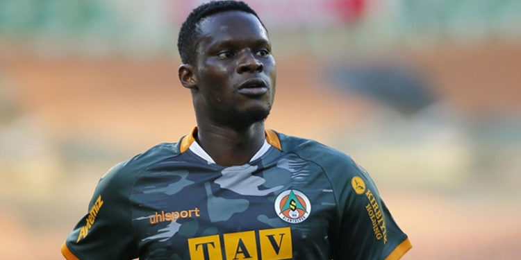 Alanyasporlu futbolcu Babacar, kalp spazmı geçirdi