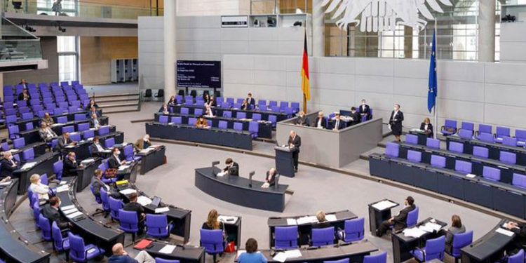 Almanya’da milletvekillerinin ek gelirleri arttı