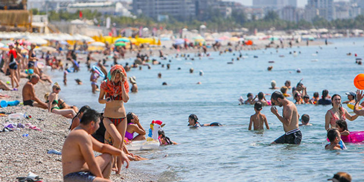 Antalya'da oteller satışları durdurdu; geceliği 20 bin euro olan villalarda bile yer kalmadı!