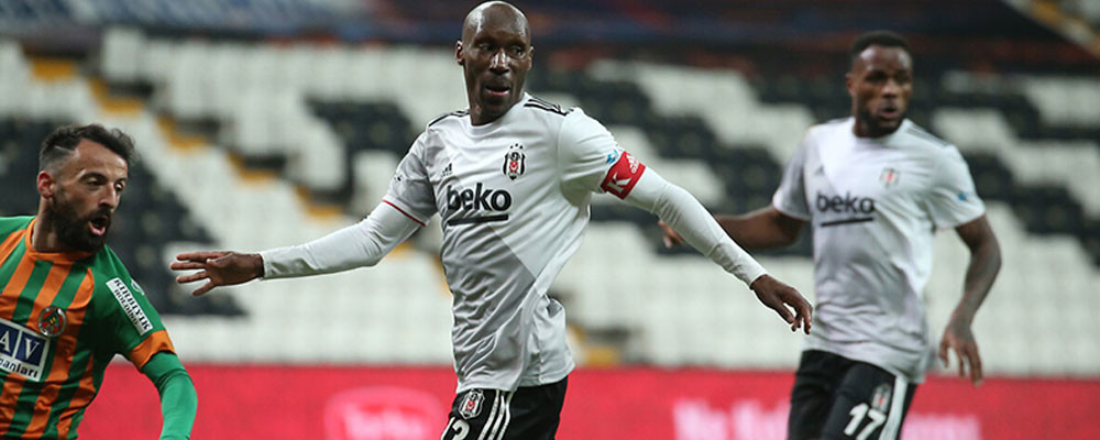 Atiba 1 yıl daha Beşiktaş'ta