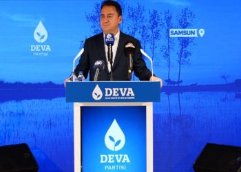 Babacan: Alnının teriyle para kazananların rızkına göz dikeceğinize İletişim Başkanlığı’na bakın