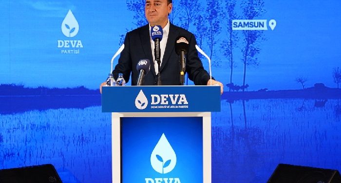 Babacan: Alnının teriyle para kazananların rızkına göz dikeceğinize İletişim Başkanlığı’na bakın
