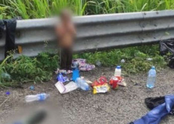 Babasıyla ABD'ye göç etmeye çalışan iki yaşındaki çocuk Meksika'da yol kenarında bulundu