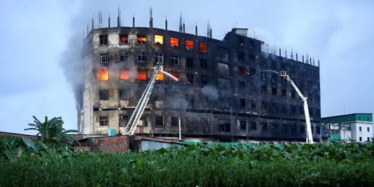 Bangladeş'te fabrika yangını: En az 49 kişi öldü