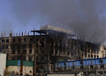 Bangladeş’te fabrikada yangın çıktı: 52 kişi öldü, 30 kişi yaralandı