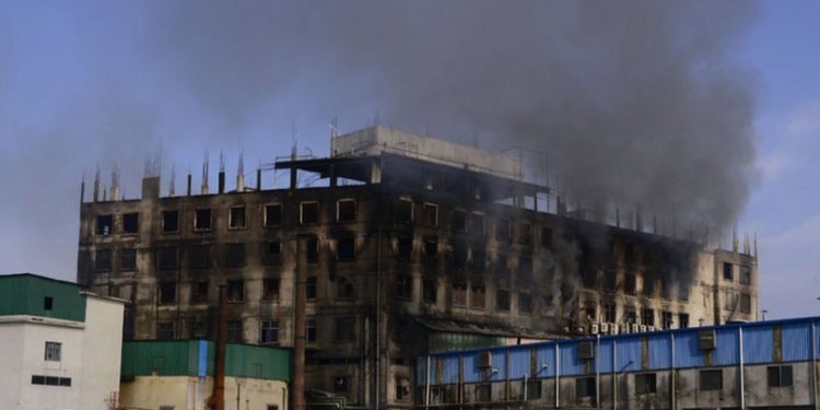 Bangladeş’te fabrikada yangın çıktı: 52 kişi öldü, 30 kişi yaralandı