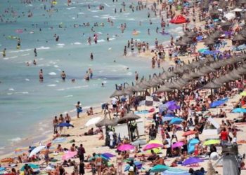 Bayram hareketliliği endişesi: 20 milyon kişi daha aşılanarak virüse karşı ‘dalgakıran’ oluşturulması hedefleniyor