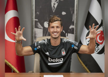 Beşiktaş, Salih Uçan'ı kadrosuna kattığını açıkladı