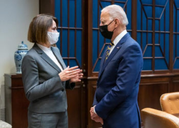 Biden, Belaruslu muhalif lider Tikhanovskaya ile Beyaz Saray'da bir araya geldi