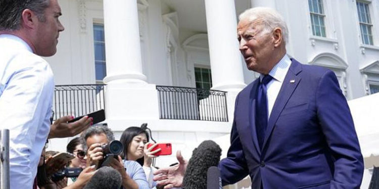 Biden: Covid-19 aşılarına dair sosyal medyadaki yanlış bilgiler insanları öldürüyor