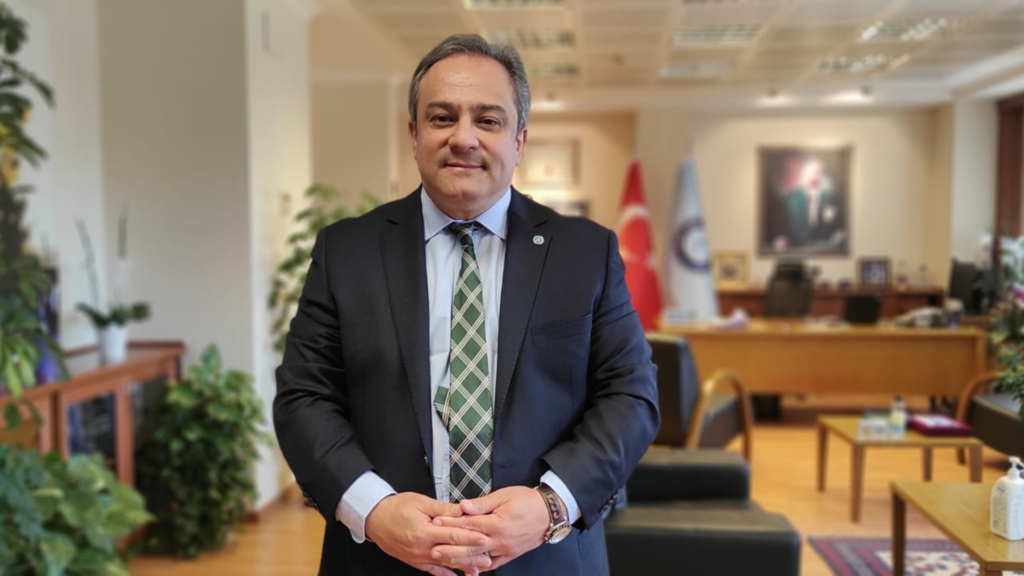 Bilim Kurulu Üyesi Prof. Dr İlhan: Vaka sayısı 1000'in altına düşerse maske şemsiye gibi cebimizde olacak, kalabalık yerlerde takılacak