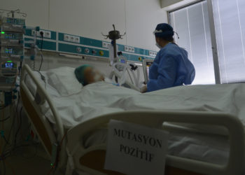 Bilim Kurulu üyesi Prof. Turan: Aşılanmamış grup çok büyük akciğer enfeksiyonuyla karşımıza geliyor