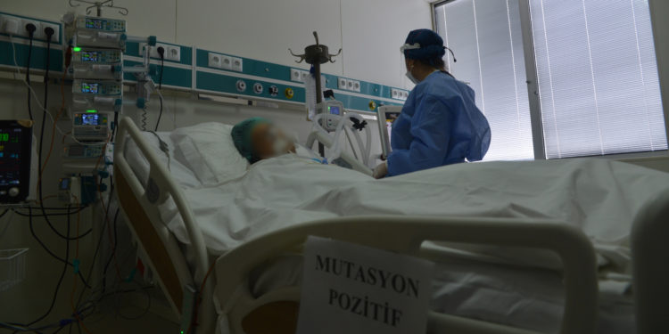 Bilim Kurulu üyesi Prof. Turan: Aşılanmamış grup çok büyük akciğer enfeksiyonuyla karşımıza geliyor