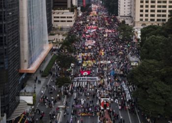 Brezilya'da aşı alımında yolsuzlukla su&ccedil;lanan Bolsonaro'yu protesto dalgası