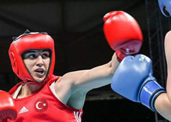 Busenaz Sürmeneli çeyrek finalde: Olimpiyatlar tarihinde maç kazanan ilk Türk kadın boksör