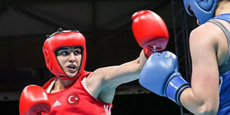Busenaz Sürmeneli çeyrek finalde: Olimpiyatlar tarihinde maç kazanan ilk Türk kadın boksör