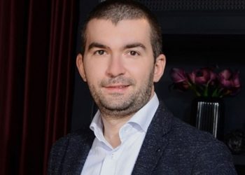 DEVA Partisi kurucu &uuml;yesi istifa etti