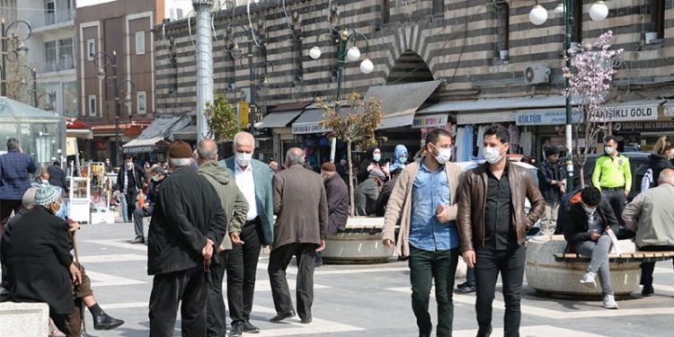 Diyarbakır'da vaka sayısı yüzlerden binlere çıktı