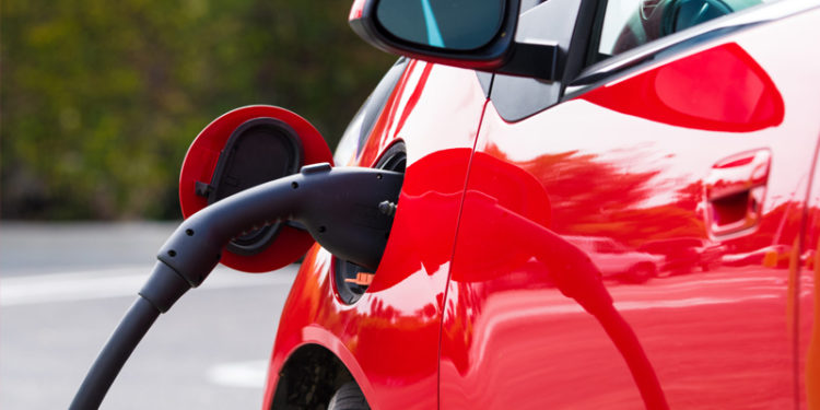 Dizel otomobil satışları yılın ilk yarısında yüzde 21 azaldı; elektrikli ve hibrit motorlu araç satışları artıyor