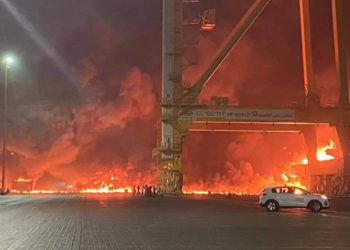 Dubai'de büyük bir patlama meydana geldi; çıkan yangın kontrol altına alındı