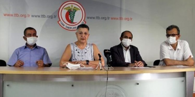 DİSK, KESK, TMMOB ve TTB'den ortak basın toplantısı: İktidar, toplumda aşı tereddüdüne yol açmış, aşı karşıtlarının işini kolaylaştırmıştır