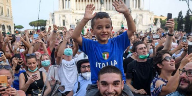 EURO 2020: İtalya'nın şampiyonluğu kutlamaları sonrası Roma’da Covid-19 vakaları 5 katına çıktı