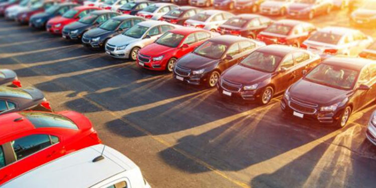 Ekonomideki belirsizlik ve enflasyon, otomobile olan talebi erkene çekiyor