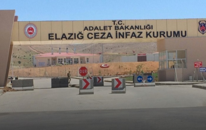 Elazığ’da çıplak arama işkencesine direnen tutuklu darp edildi