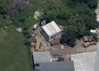 Elon Musk 35 metrekarelik prefabrik eve yerleşti