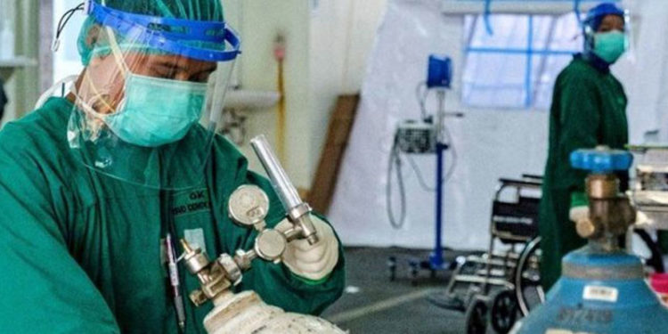 Endonezya'da artan vakalar nedeniyle hastanelerde oksijen sıkıntısı yaşanıyor