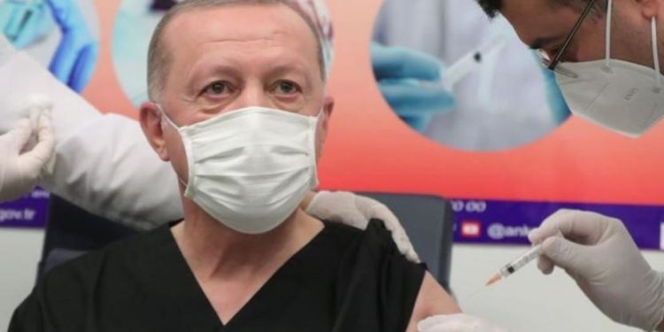 Erdoğan’dan geri adım: Aşıyı da diğer ülkeler gibi ücretsiz veriyoruz