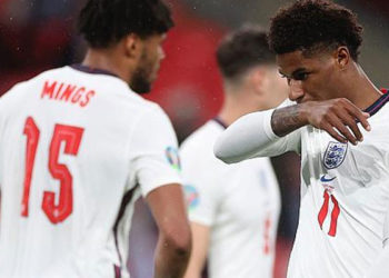 Euro 2020 heyecanı yerini 'ırkçılık' ve 'ikiyüzlülük' tartışmalarına bıraktı: Futbolcular isyan etti