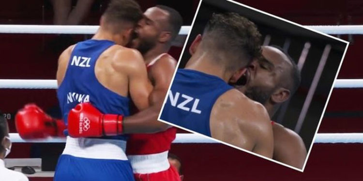 Faslı boksör Baalla, Yeni Zelandalı rakibi Nyika'nın kulağını ısırmaya çalıştı