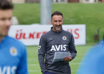 Fenerbahçe Teknik Direktörü Pereira'dan futbolcularına uyarılar: Futbol kariyerinizin kıymetini bilin