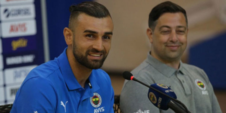 Fenerbahçe'nin yeni transferi Serdar Dursun: Buraya oturmaya değil formayı sırılsıklam yapmaya geldim
