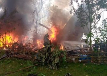 Filipinler’de askeri uçak düştü: İçinde 92 kişi vardı