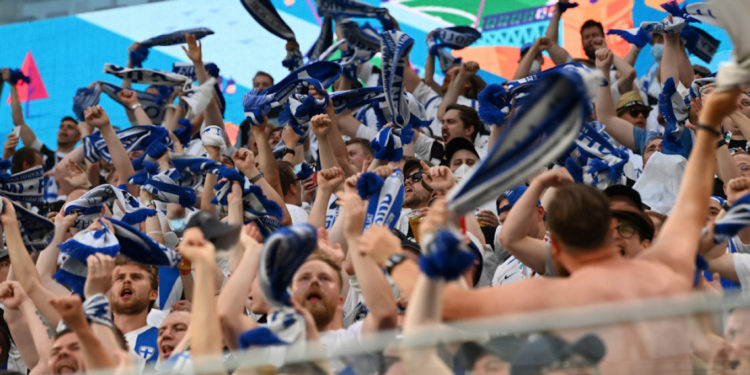 Finlandiya, ülkedeki yeni vakaların yüzde 40'tan fazlasının Rusya'dan dönen futbolseverlerle bağlantılı olduğunu açıkladı