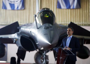 Fransa, Yunanistan'a ilk Rafale savaş jetini teslim etti