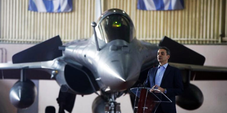 Fransa, Yunanistan'a ilk Rafale savaş jetini teslim etti