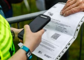 Fransa'da Covid-19 aşı sertifikası döneminin ilk aşaması başlıyor: Sinema, tiyatro, müzelere girerken gösterilecek