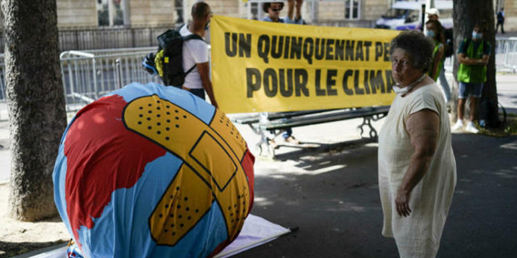 Fransa'da iklim yasa tasarısı parlamentoda kabul edildi