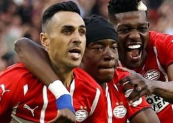 Galatasaray'ın 5-1'lik PSV mağlubiyeti Hollanda basınında: 'Tur garantilendi'